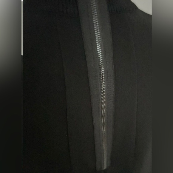 VINCE Black Sleeveless Top Small (Retail $265) - Picture 9 of 16